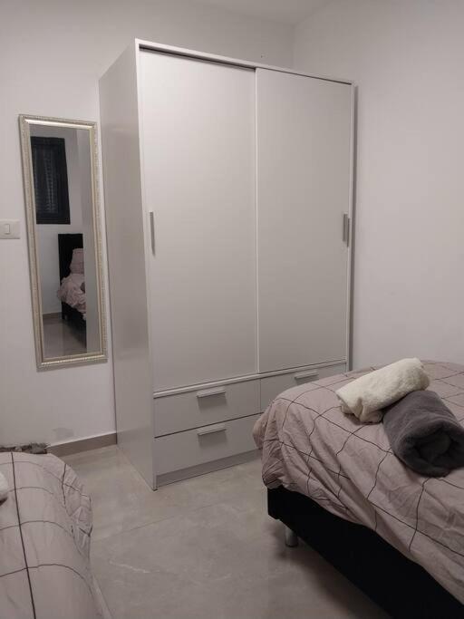 Appartement שירת דבורה בבני ברק à Giv'at Shemu'el Extérieur photo