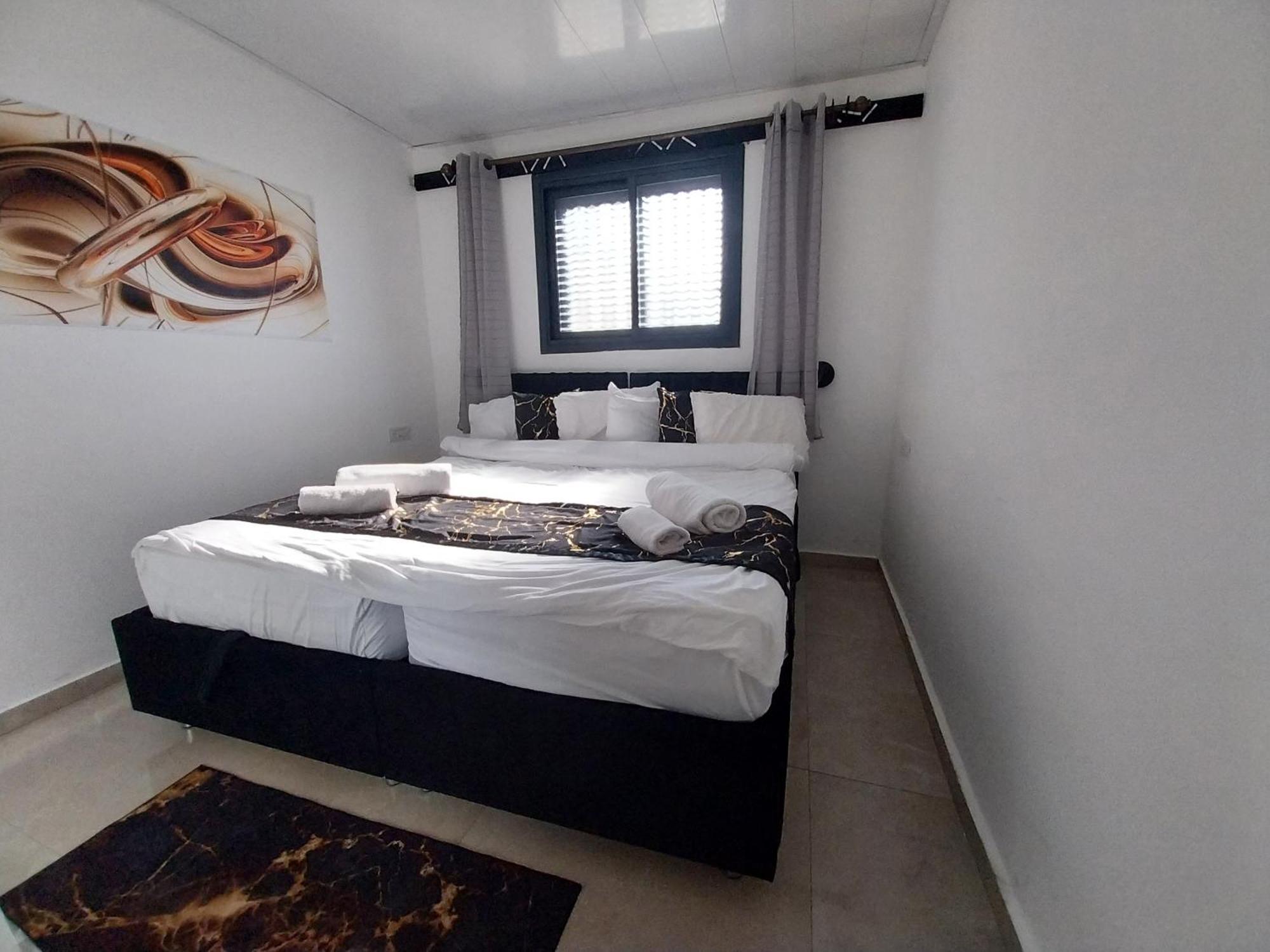 Appartement שירת דבורה בבני ברק à Giv'at Shemu'el Extérieur photo