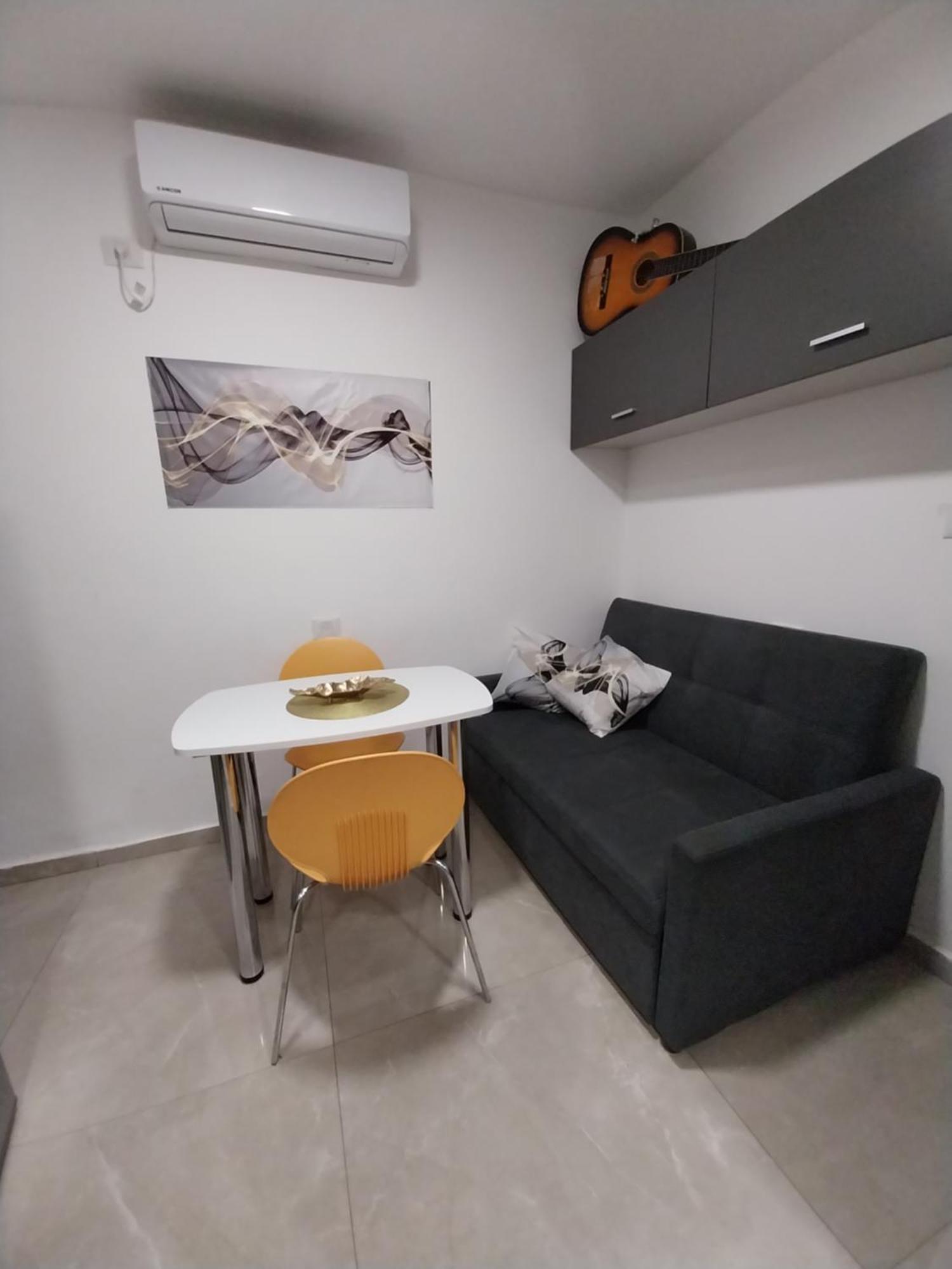 Appartement שירת דבורה בבני ברק à Giv'at Shemu'el Extérieur photo