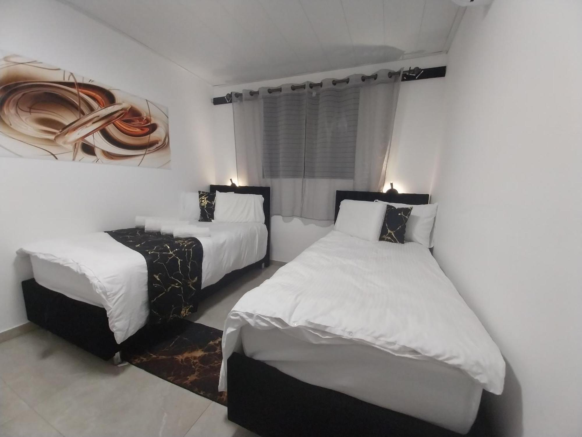 Appartement שירת דבורה בבני ברק à Giv'at Shemu'el Extérieur photo